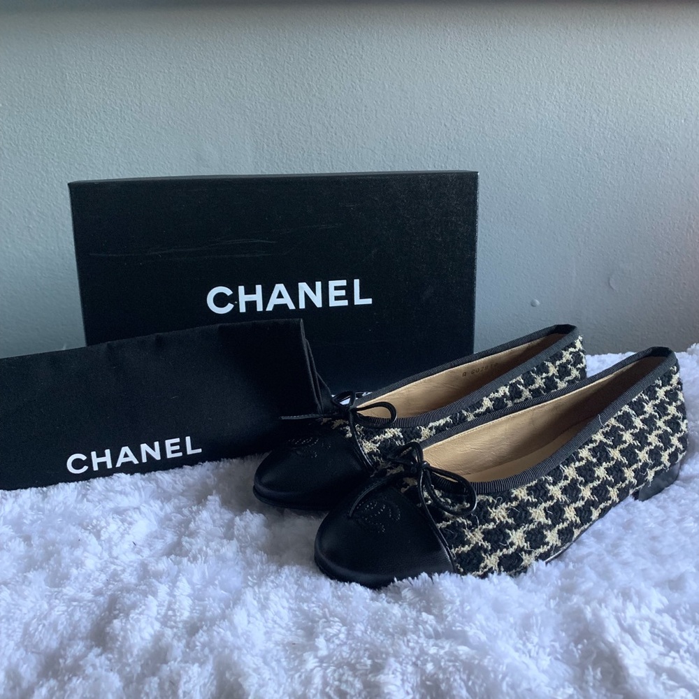 NWT- Ladie’s Chanel Flats